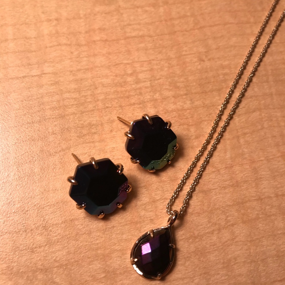 Kendra Scott necklace and earrings!